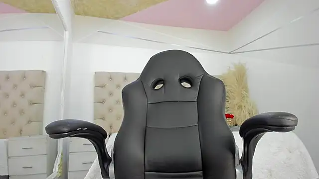 Chatroom XXX en direct de DylanRoyce_