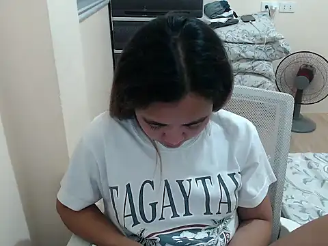 XXX chat uživo modela xTheLastVIRGINx