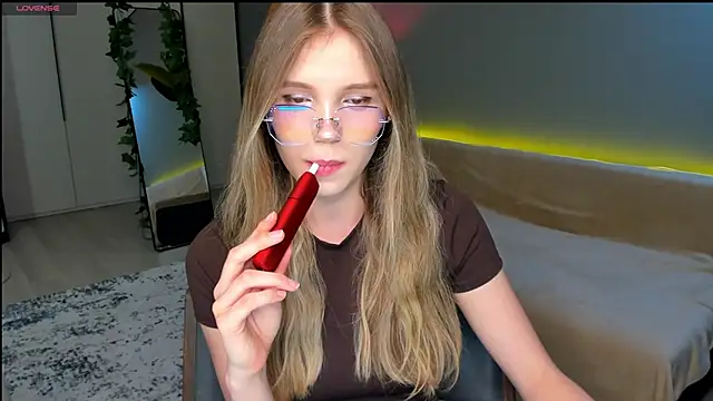 linakorvin's Live XXX Chat