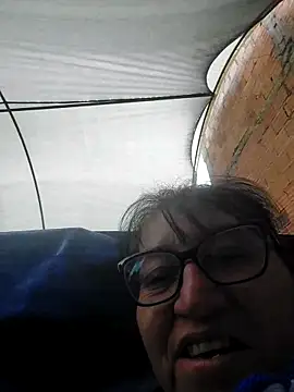 clarita_01: απευθείας συνομιλία ΧΧΧ