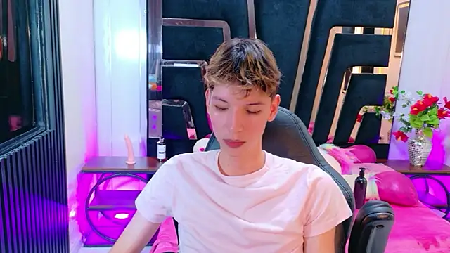 Stefany_PiInk: διαδικτυακό σόου στην κάμερα