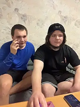 desiredude9 即時 XXX 聊天