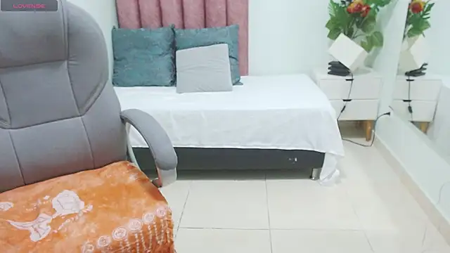 sophia_hadid – Naživo XXX chat