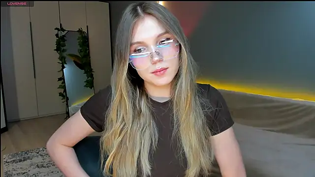 linakorvin's Live XXX Chat