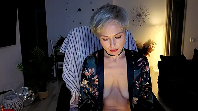 XXX chat uživo modela Redhotline