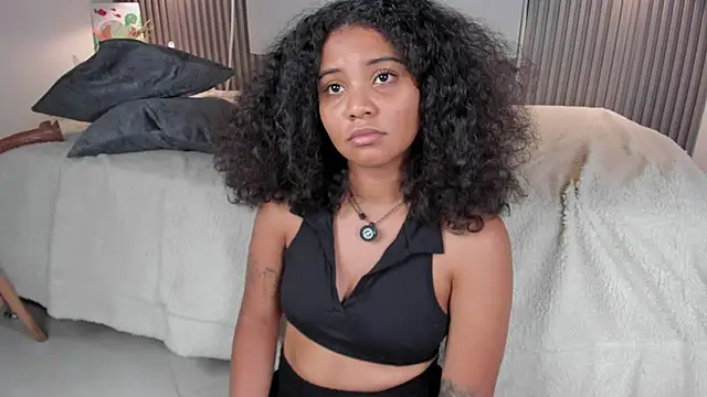 ZafiiraaのライブXXXチャット