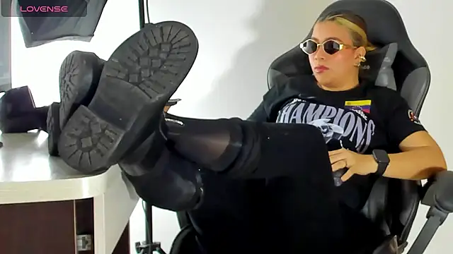 alma_fenix's Live XXX Chat