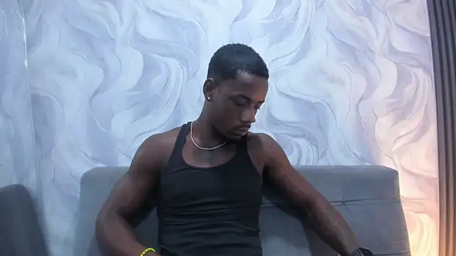 aron_clark Show in webcam