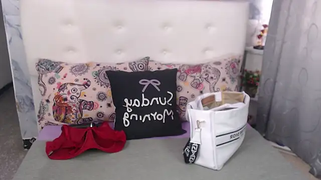 Nicolelewllss' Live XXX Chat