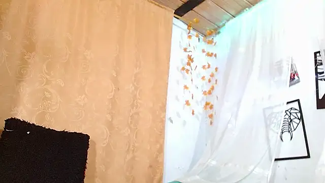 angel_bonbom: διαδικτυακό σόου στην κάμερα