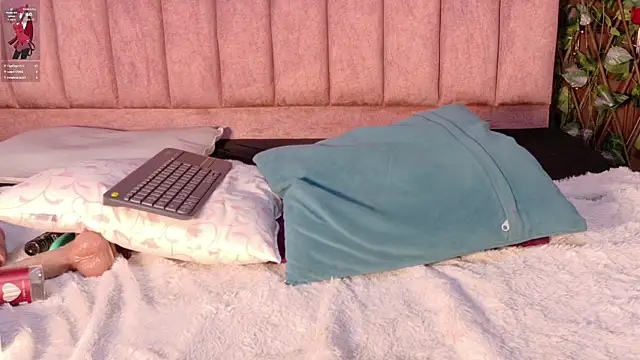 MiaJanss Adlı Modelin Canlı XXX Sohbeti