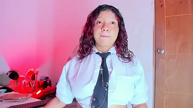 Chat +18 de Emily_Coper18 ao vivo