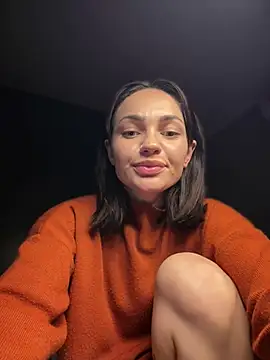 SaraLow live XXX chat