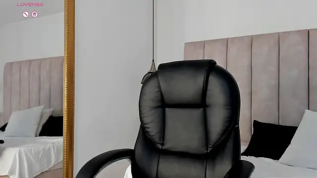 Megan-8のライブXXXチャット