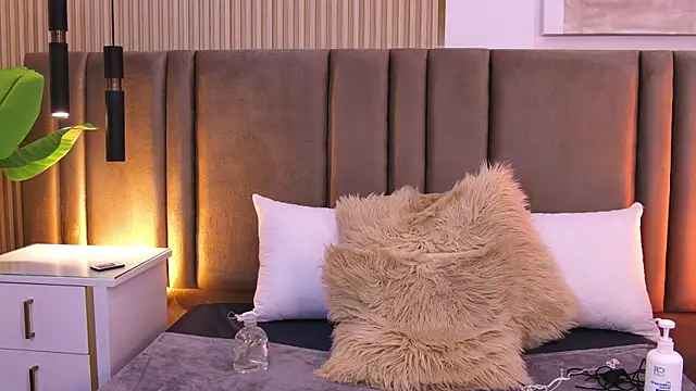 SaraLugo Adlı Modelin Canlı XXX Sohbeti