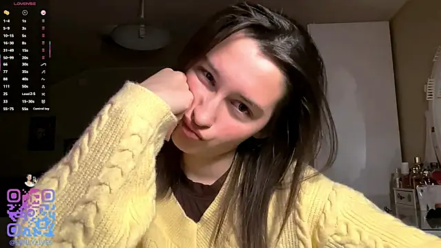 دردشة DarlineBrustera الجنسية المباشرة