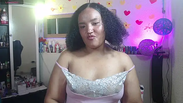 SofiaRoyal2308's Live XXX Chat