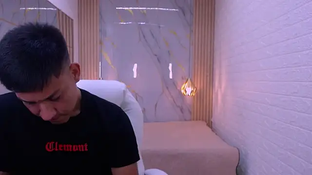 DominantBoy4 Webcam Show