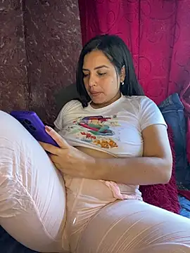 Kira33_'s Live XXX Chat