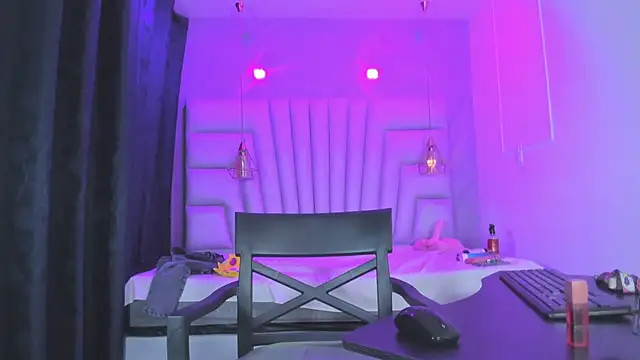 Chatroom XXX en direct de AngelaaCute_