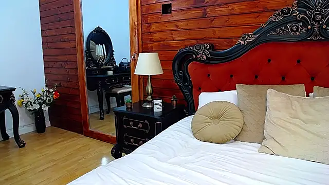 SuzanneKer1's Live XXX Chat