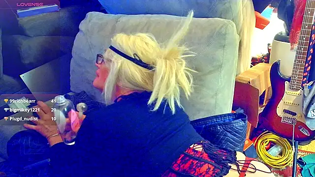 Онлайн чат XXX DoMeDoggyNow