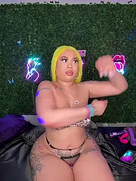 RenaThickAss: διαδικτυακό σόου στην κάμερα