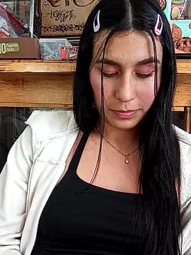 Онлайн чат XXX charlottte_wh