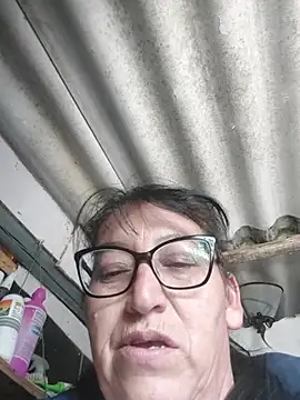 Chat +18 de clarita_01 ao vivo