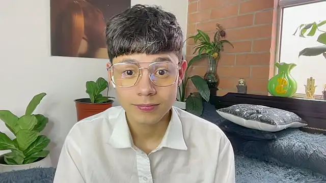 Chat +18 de Andy_Belier23 ao vivo