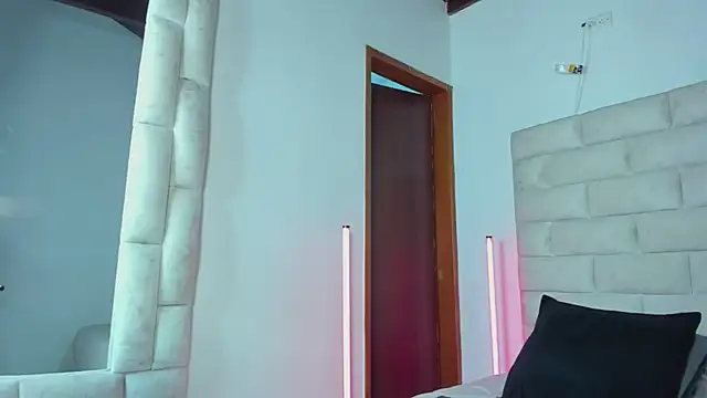 Онлайн чат XXX HollyGrey_