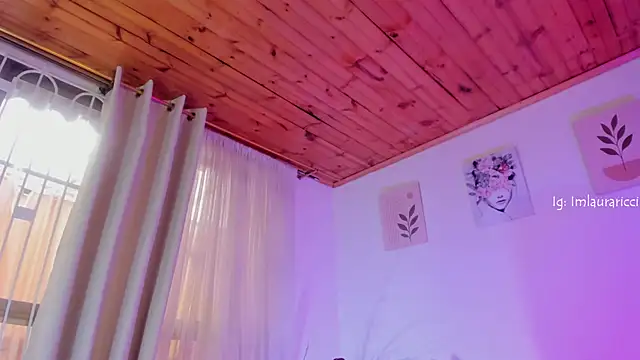 Lauraricci__'s Live XXX Chat