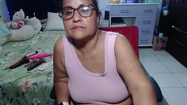 pervert_mommy_ 网络视讯表演