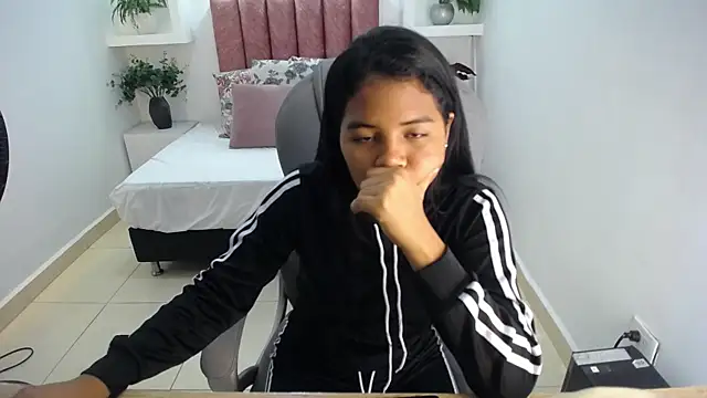 Lunilove__: онлайн-секс-чат