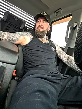 Beardedtattood élő XXX-chatje