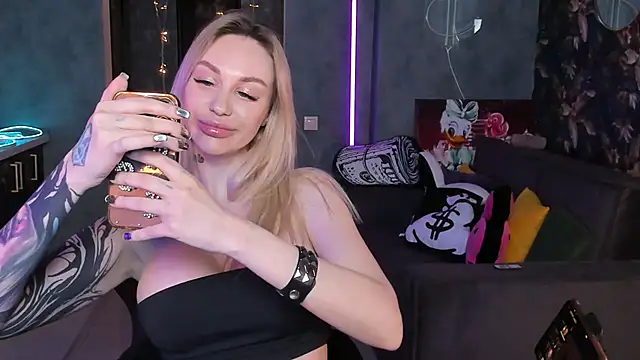 BlckmirrorrのライブXXXチャット