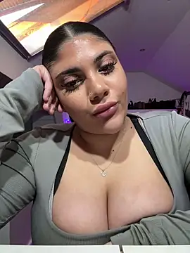 Chat XXX en directo de MinaKhalina