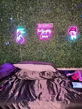 RenaThickAss: онлайн-секс-чат