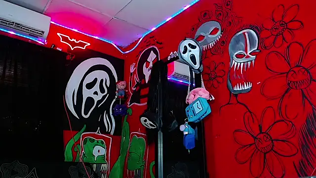 Monstermarcelinx: διαδικτυακό σόου στην κάμερα