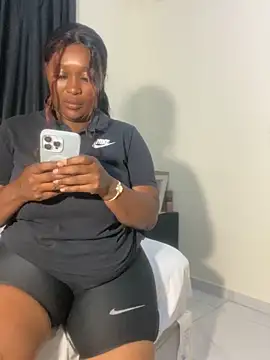 Cardiebae89 élő XXX-chatje