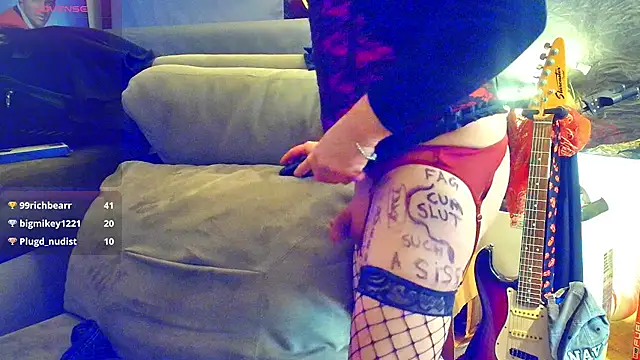 DoMeDoggyNow's Webcam Show