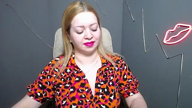 OliviaVerr Adlı Modelin Canlı XXX Sohbeti