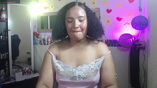 SofiaRoyal2308's Live XXX Chat