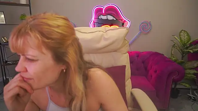 BellaLaPetit's Live XXX Chat