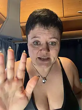 Hairyminka 即時 XXX 聊天