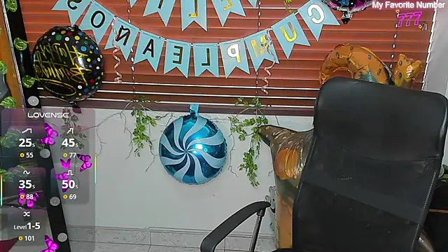 DestinyHills' Live XXX Chat