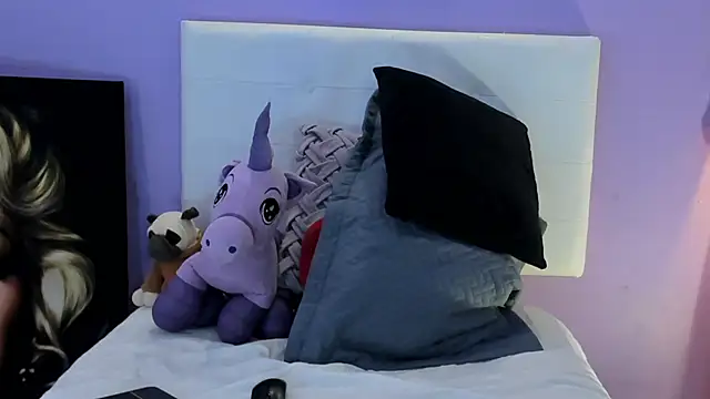 Charlotte11-11 Adlı Modelin Canlı XXX Sohbeti