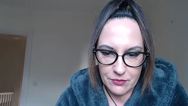 Humiliatrixxxx Adlı Modelin Canlı XXX Sohbeti