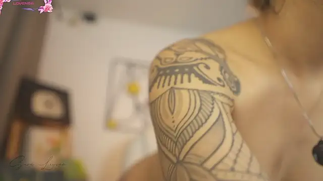 sara-lauren's Live XXX Chat