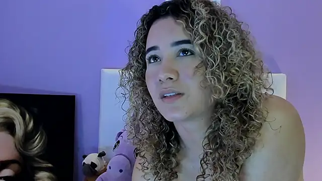 Charlotte11-11's Live XXX Chat